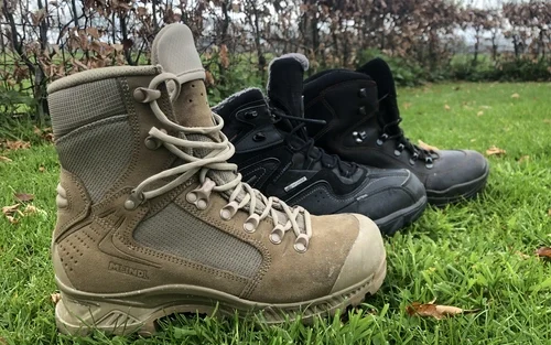 beste dames wandelschoenen bij elkaar in gras